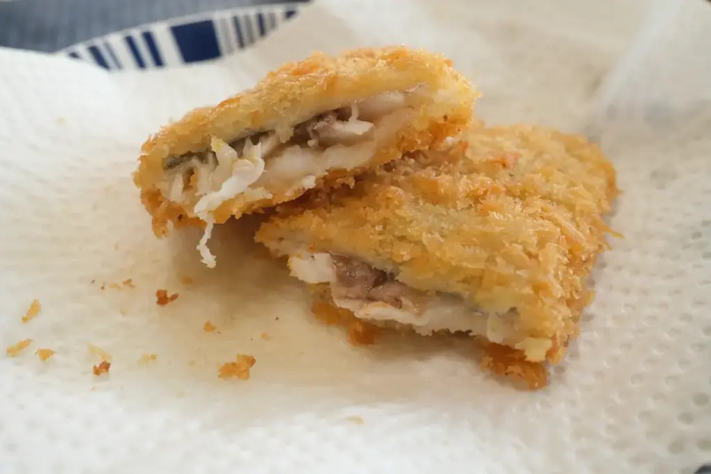 冷凍物なので衣が厚いですが、鯵もしっかり身が厚いので美味しいです