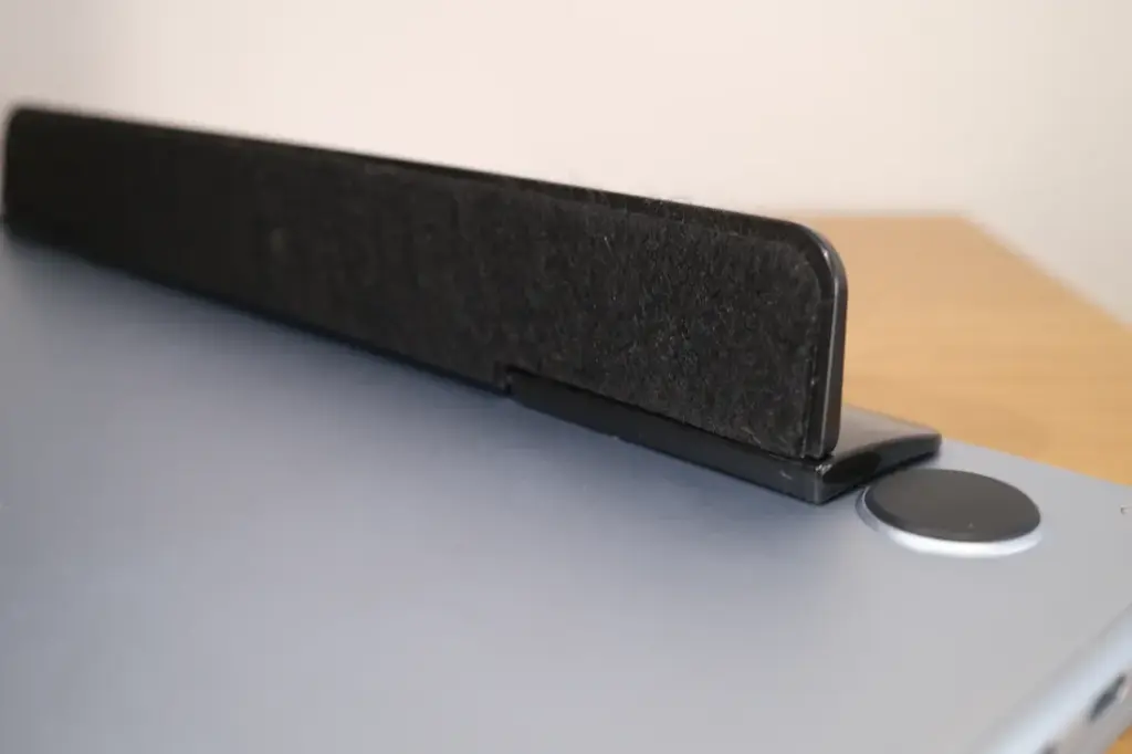 スタンドの可動部はPCを傷つけないように保護があります