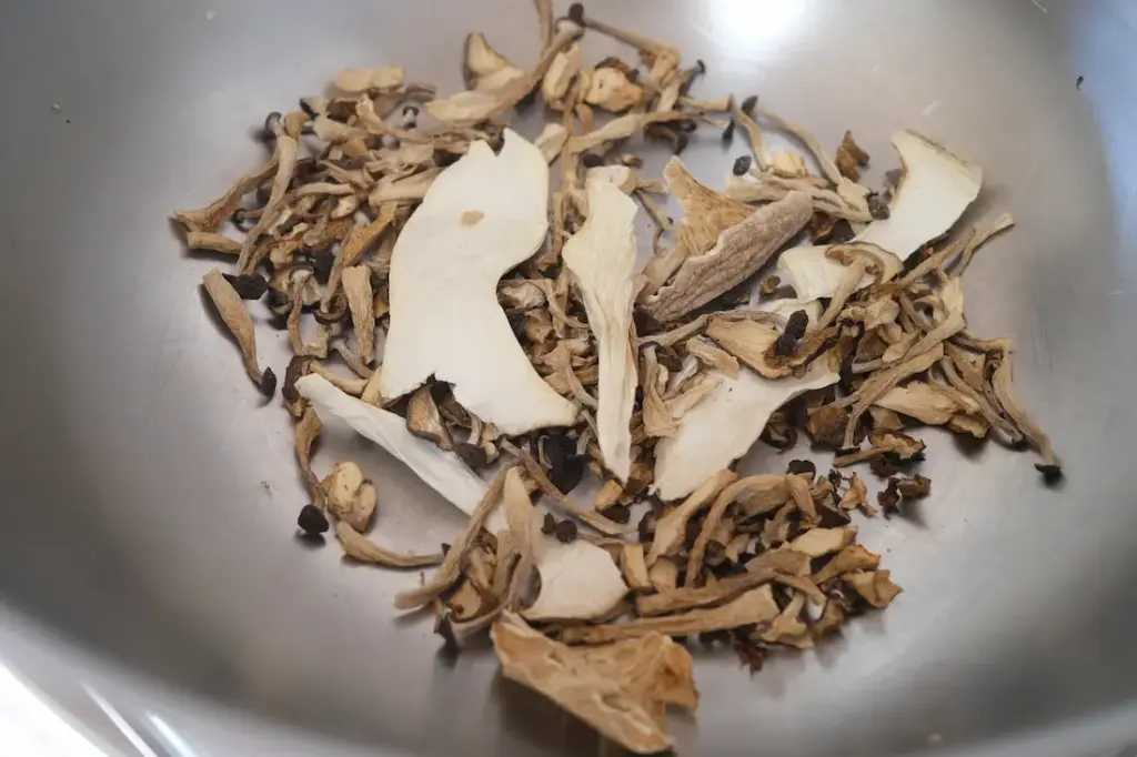 乾燥キノコを取り出した状態です