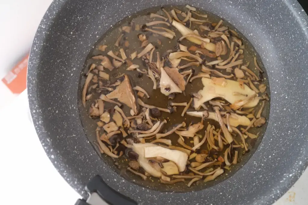 5分ほど煮て状態、流石に生の見た目までは戻りません