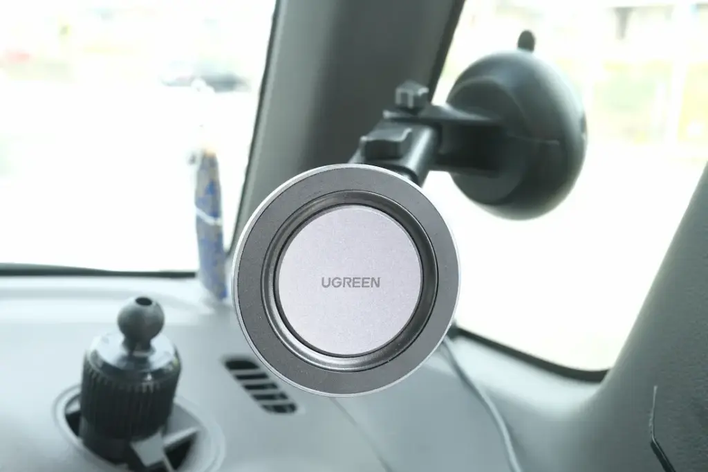 magsafe取り付け面、しっかりした作りで安心です