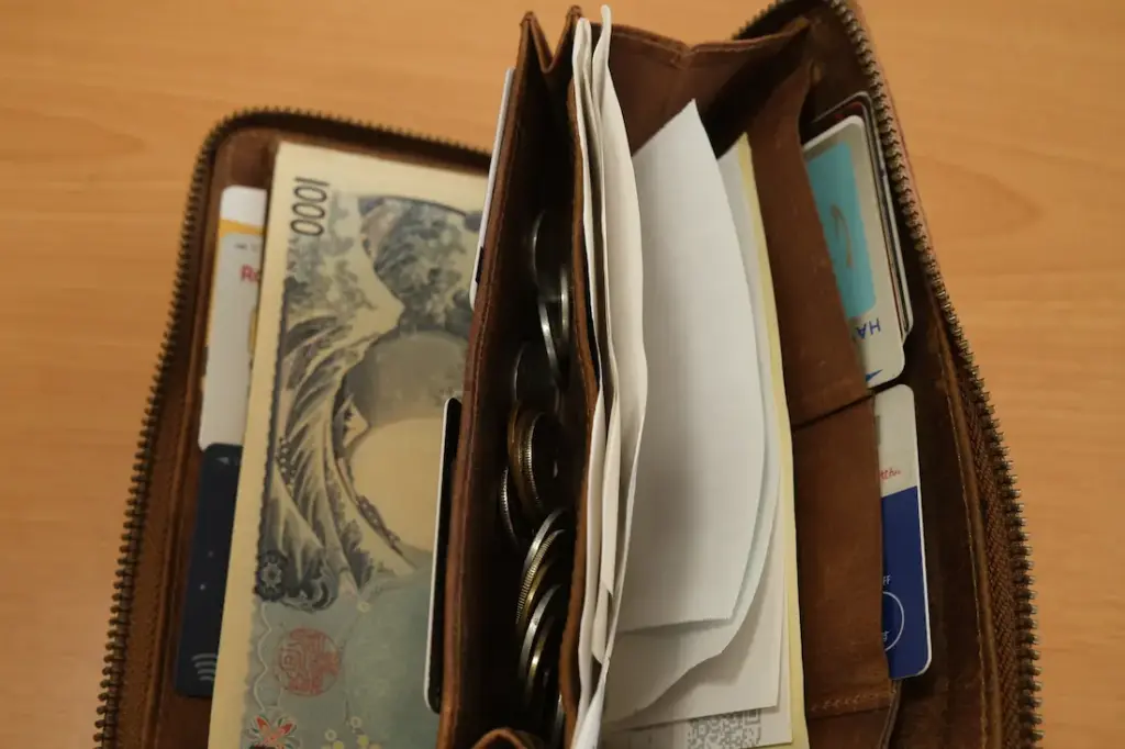 財布をガバッと開けた時の写真、大きく広がるので取り出しやすいです