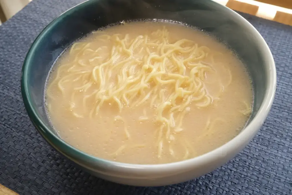 麺とスープだけの写真