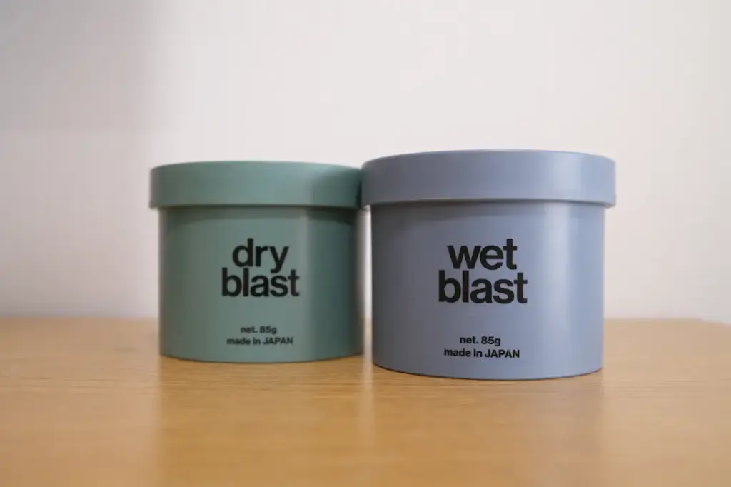 RIPPSのヘアワックスを２つ並べている