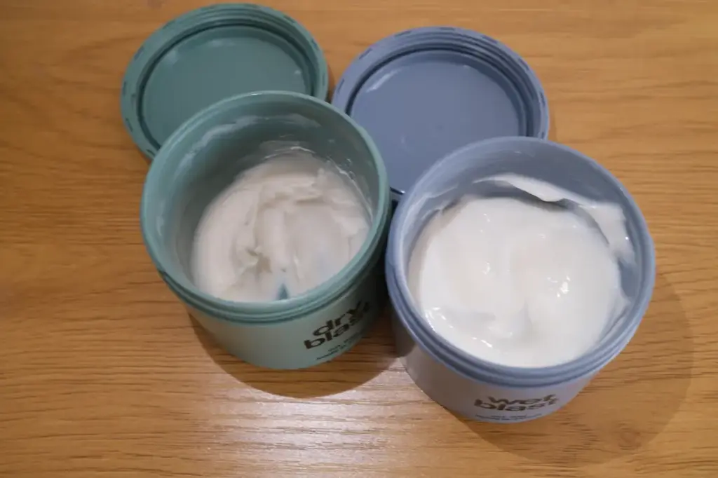 dryBlastは固めだけど伸びる、wetBlastは柔らかくてよく伸びる質感