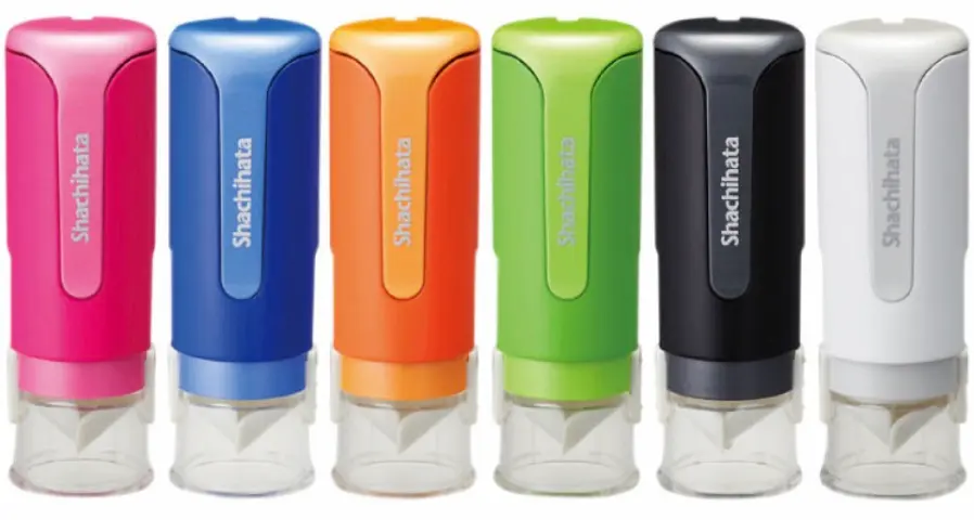 シャチハタのハンコは多数のカラーがあります